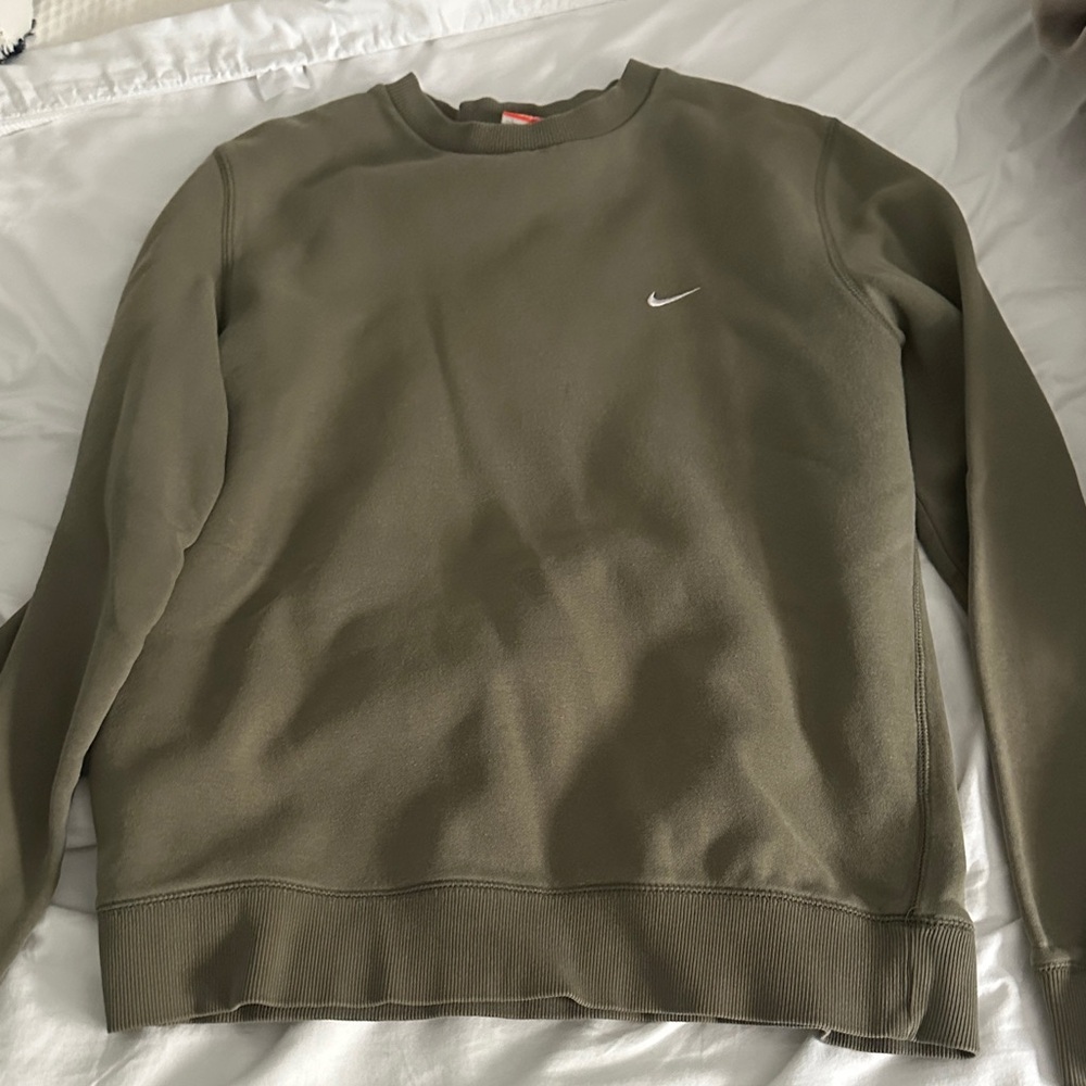 Nike Men's Crewneck Sweater in Olive